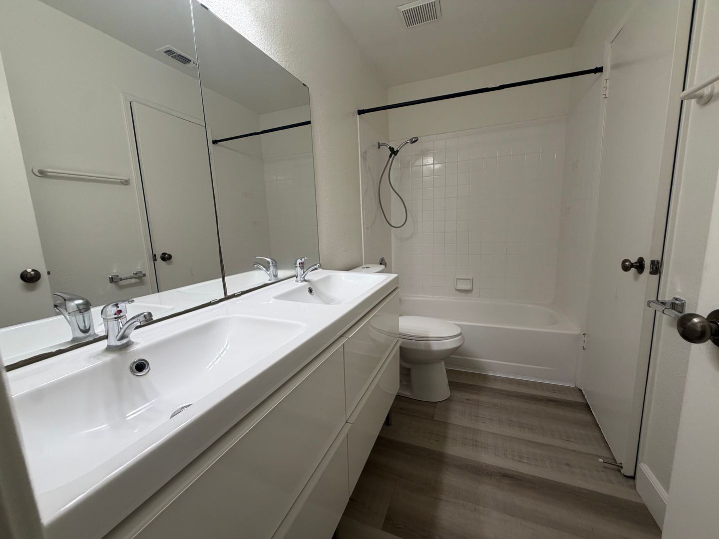 9151 Newhall Dr #116 - Sacramento - California - 2 bed, 1 bath rental property