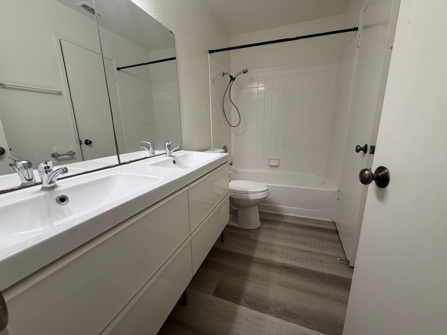9151 Newhall Dr #116 - Sacramento - California - 2 bed, 1 bath rental property
