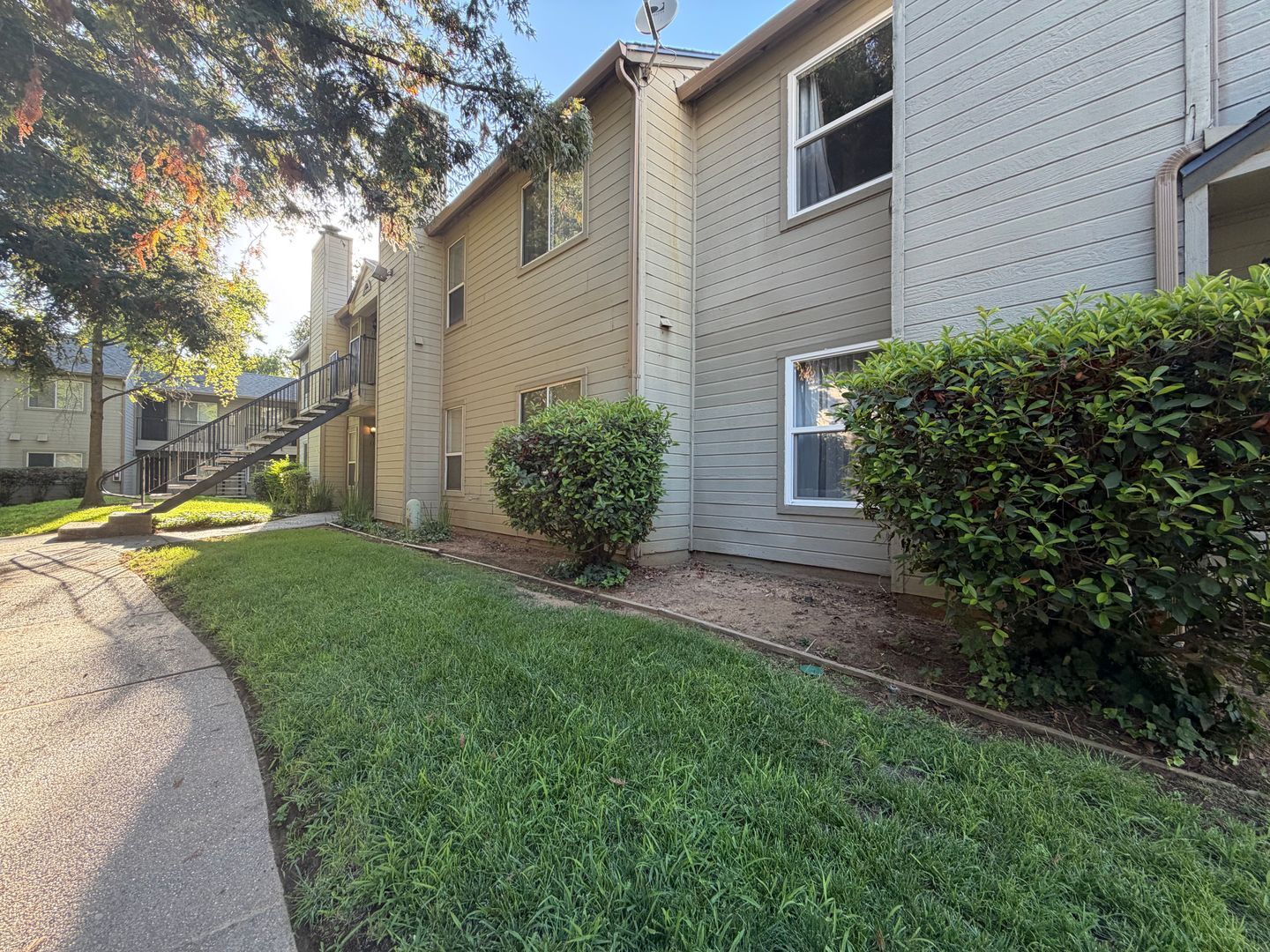 9151 Newhall Dr #116 - Sacramento - California - 2 bed, 1 bath rental property