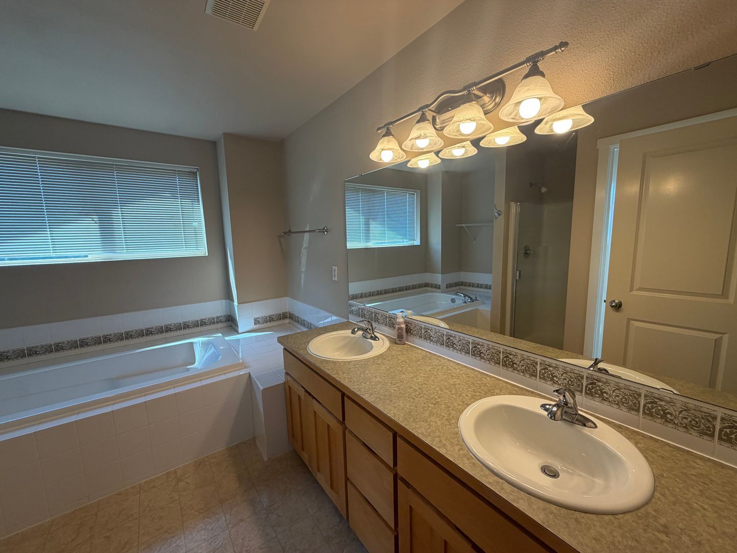 9411 10th Ave E - Tacoma - Washington - 4 bed, 2.5 bath rental property