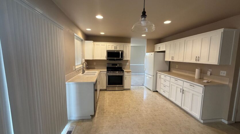 9411 10th Ave E - Tacoma - Washington - 4 bed, 2.5 bath rental property