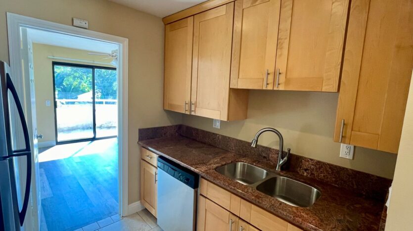 1075 N Vulcan Ave - Encinitas - California - 1 bed, 1 bath rental property