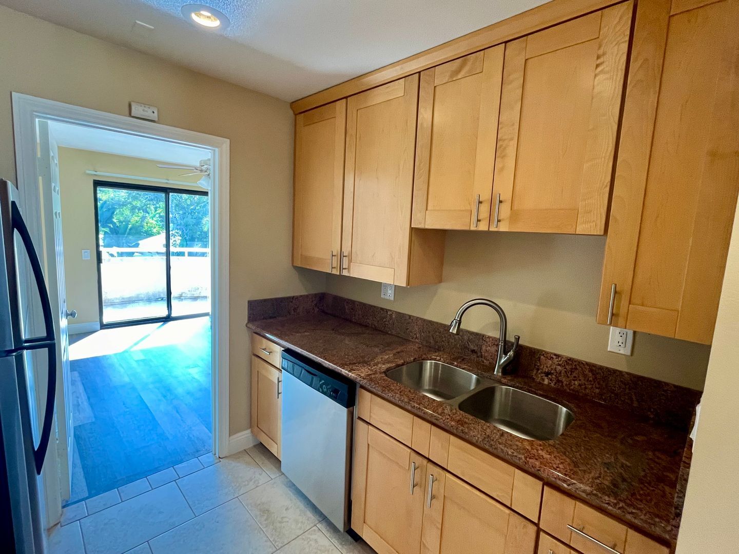 1075 N Vulcan Ave - Encinitas - California - 1 bed, 1 bath rental property