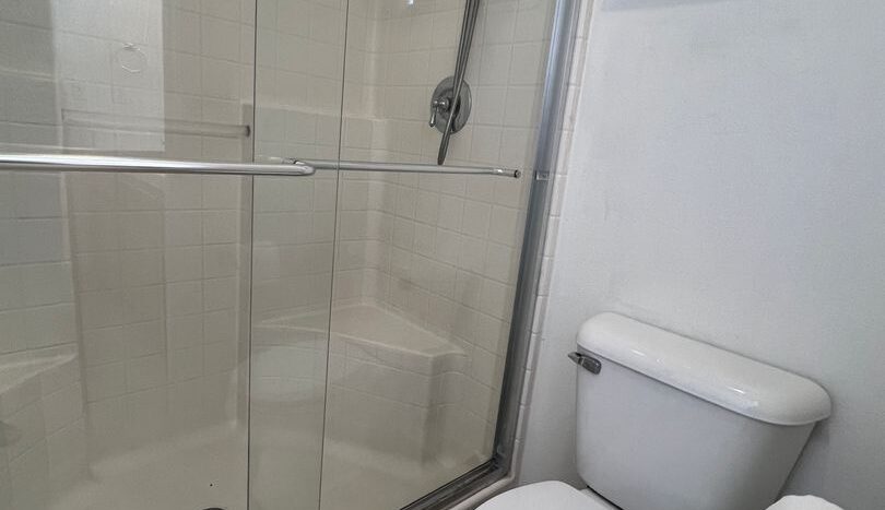 1098 E Monticello Cir - Fresno - California - 3 bed, 2.5 bath rental property