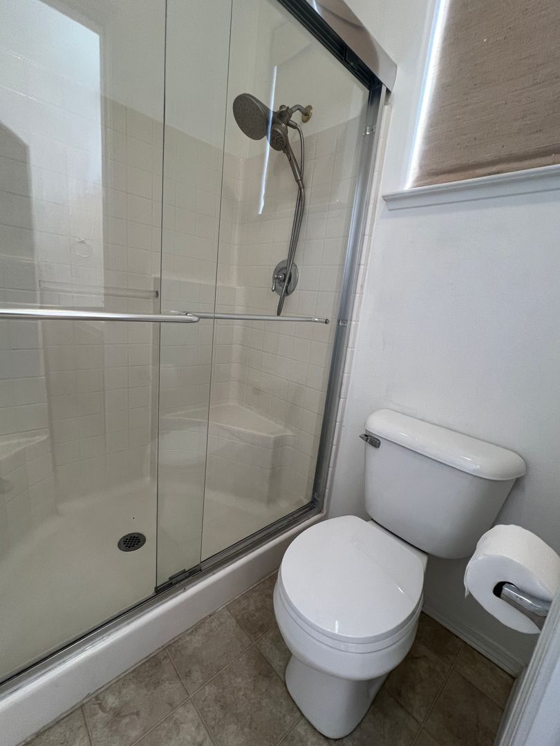1098 E Monticello Cir - Fresno - California - 3 bed, 2.5 bath rental property