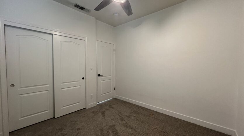 1098 E Monticello Cir - Fresno - California - 3 bed, 2.5 bath rental property