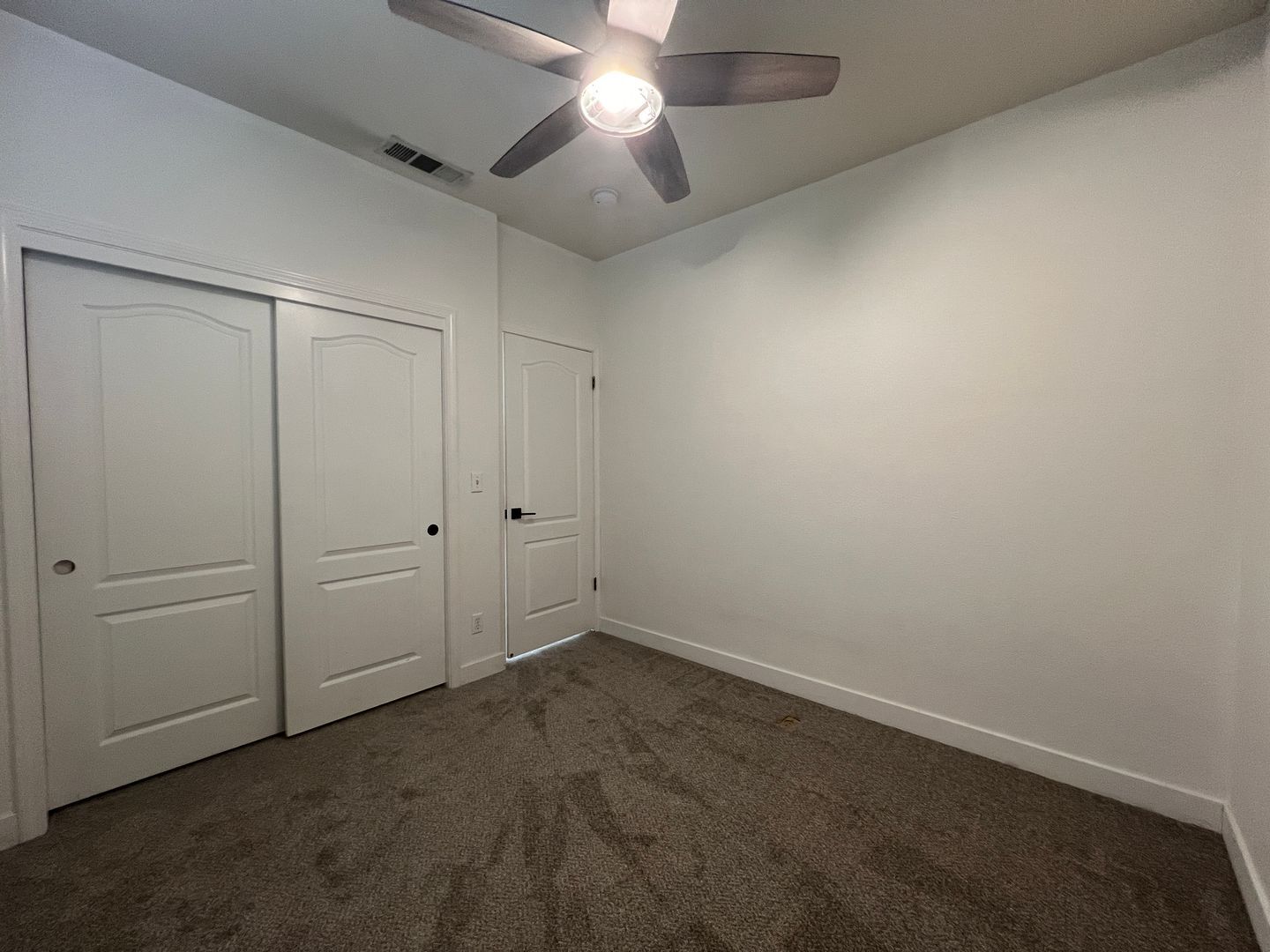 1098 E Monticello Cir - Fresno - California - 3 bed, 2.5 bath rental property