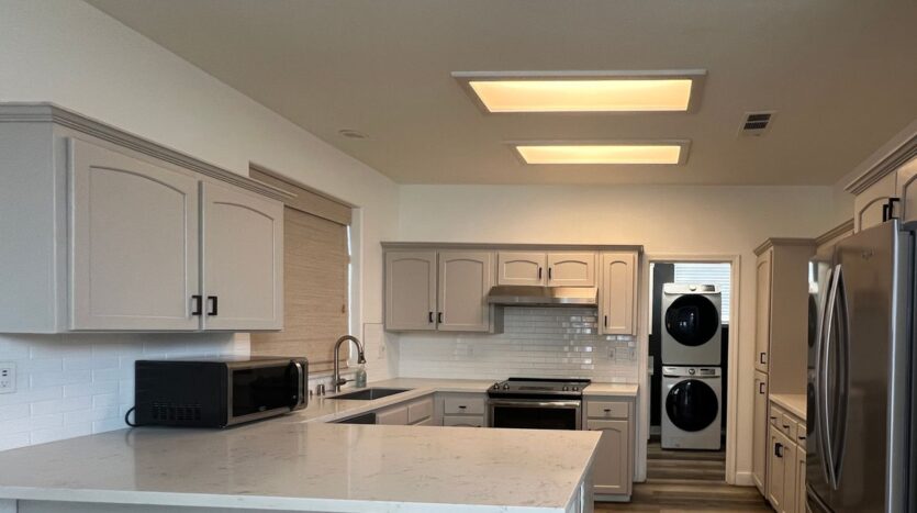 1098 E Monticello Cir - Fresno - California - 3 bed, 2.5 bath rental property