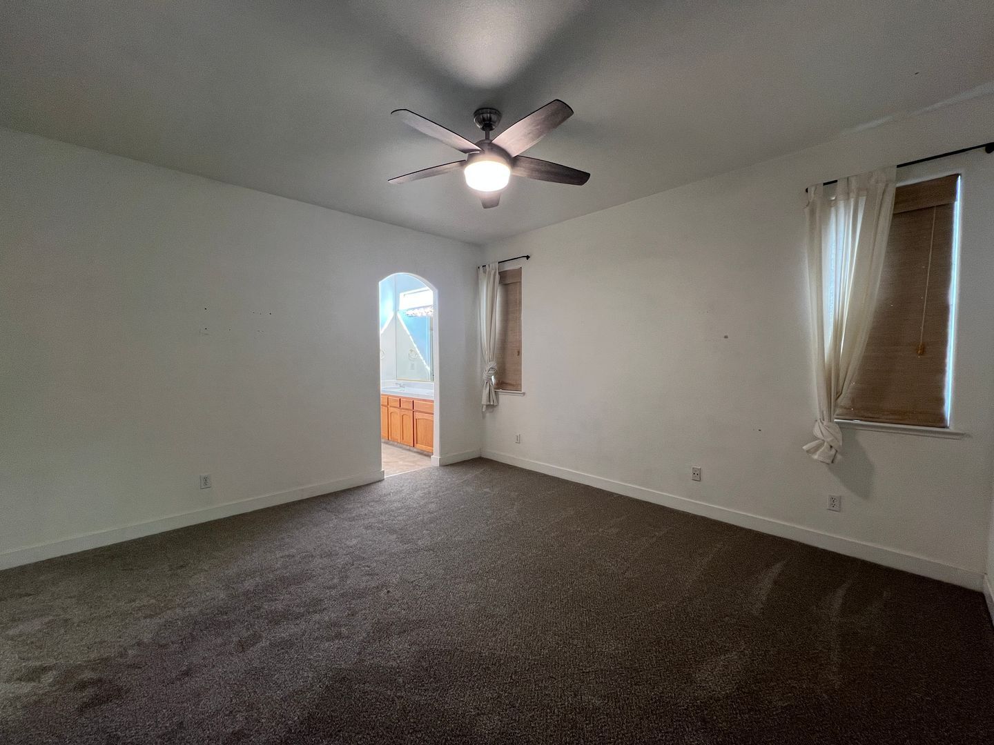 1098 E Monticello Cir - Fresno - California - 3 bed, 2.5 bath rental property