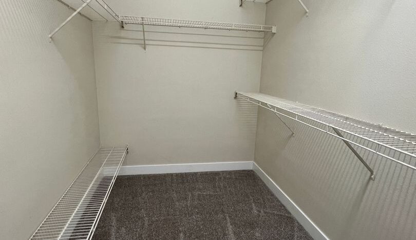 1098 E Monticello Cir - Fresno - California - 3 bed, 2.5 bath rental property