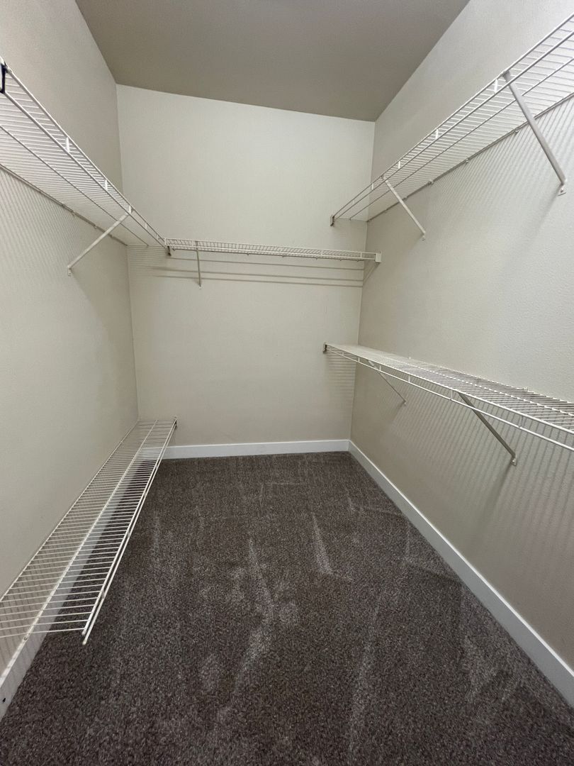 1098 E Monticello Cir - Fresno - California - 3 bed, 2.5 bath rental property