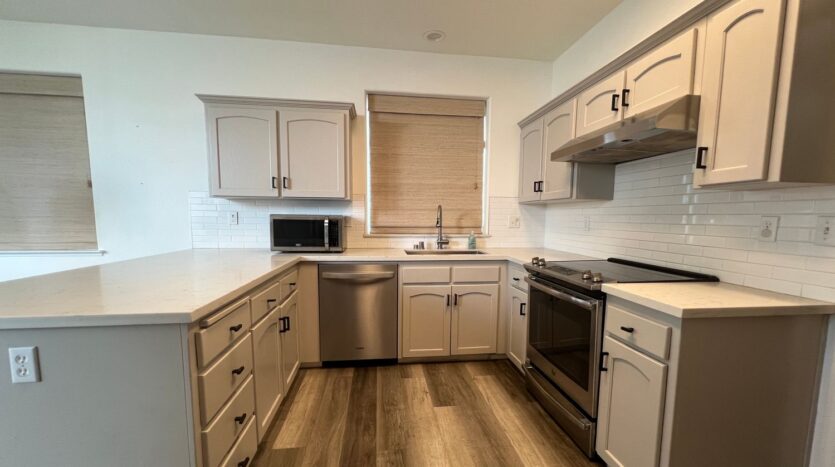 1098 E Monticello Cir - Fresno - California - 3 bed, 2.5 bath rental property