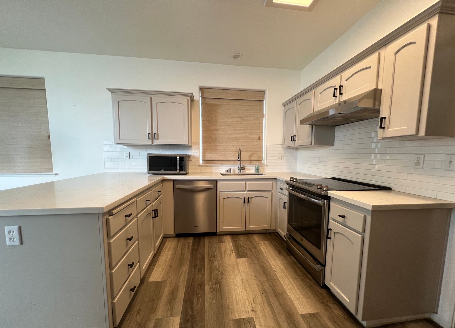 1098 E Monticello Cir - Fresno - California - 3 bed, 2.5 bath rental property