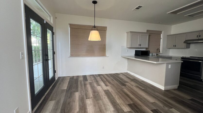1098 E Monticello Cir - Fresno - California - 3 bed, 2.5 bath rental property