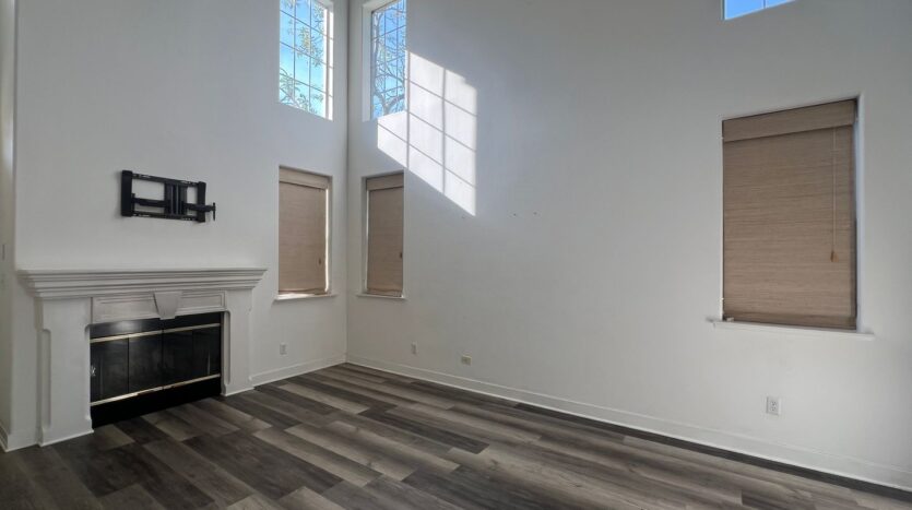 1098 E Monticello Cir - Fresno - California - 3 bed, 2.5 bath rental property