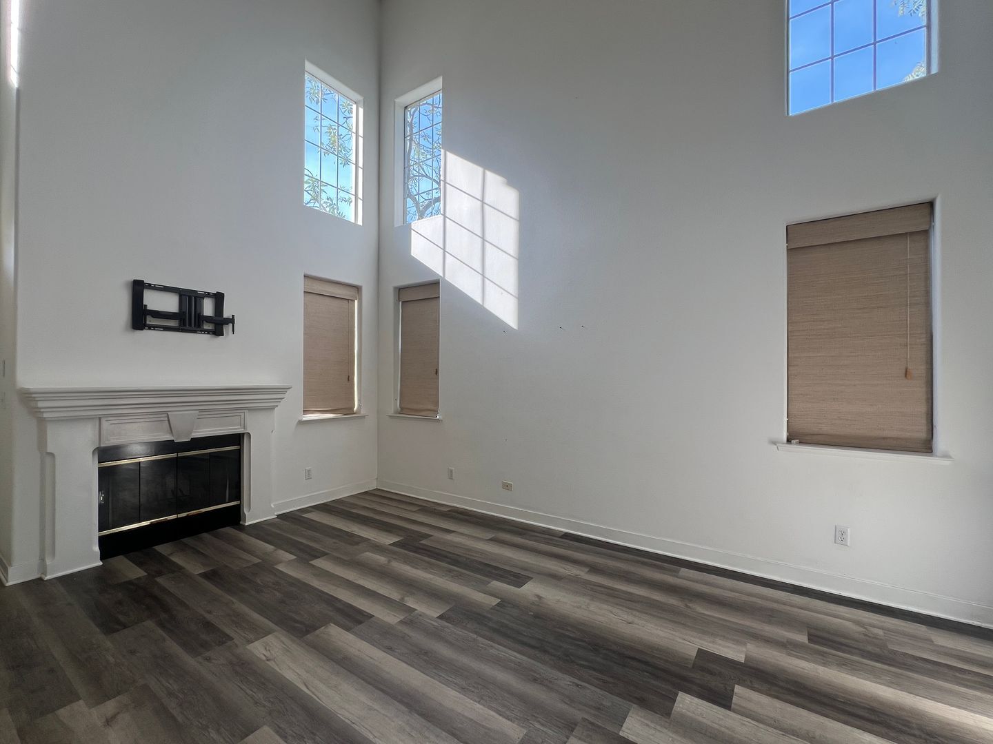 1098 E Monticello Cir - Fresno - California - 3 bed, 2.5 bath rental property