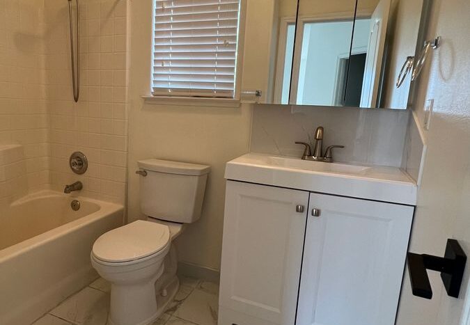 1098 E Monticello Cir - Fresno - California - 3 bed, 2.5 bath rental property