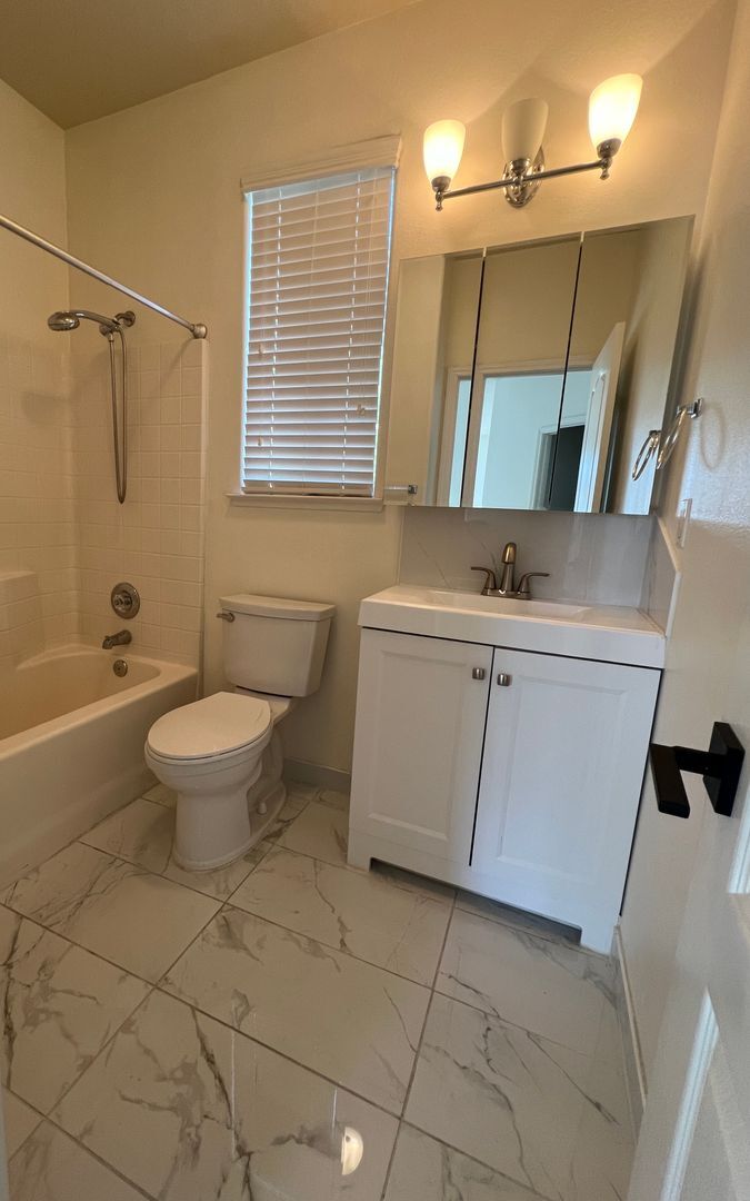 1098 E Monticello Cir - Fresno - California - 3 bed, 2.5 bath rental property