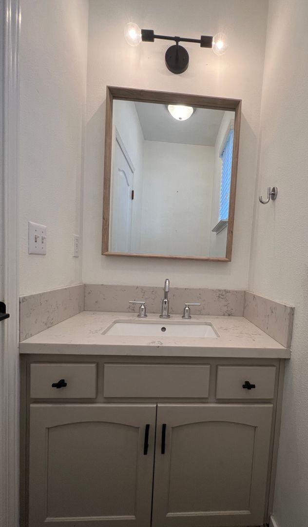 1098 E Monticello Cir - Fresno - California - 3 bed, 2.5 bath rental property
