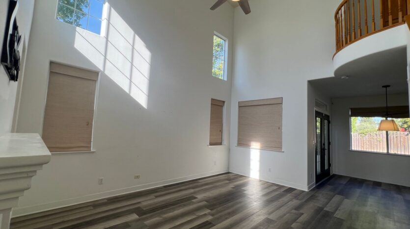 1098 E Monticello Cir - Fresno - California - 3 bed, 2.5 bath rental property