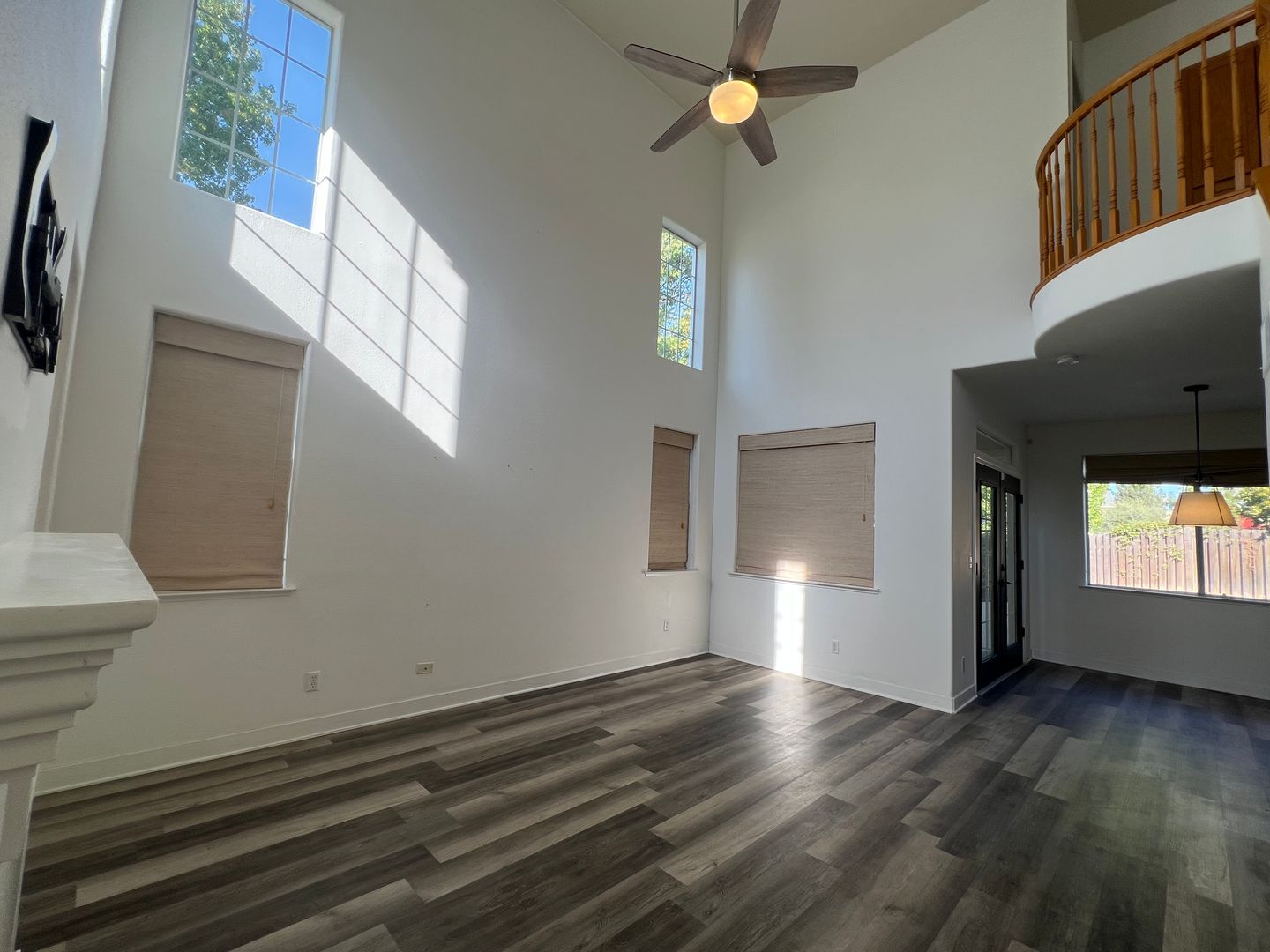 1098 E Monticello Cir - Fresno - California - 3 bed, 2.5 bath rental property
