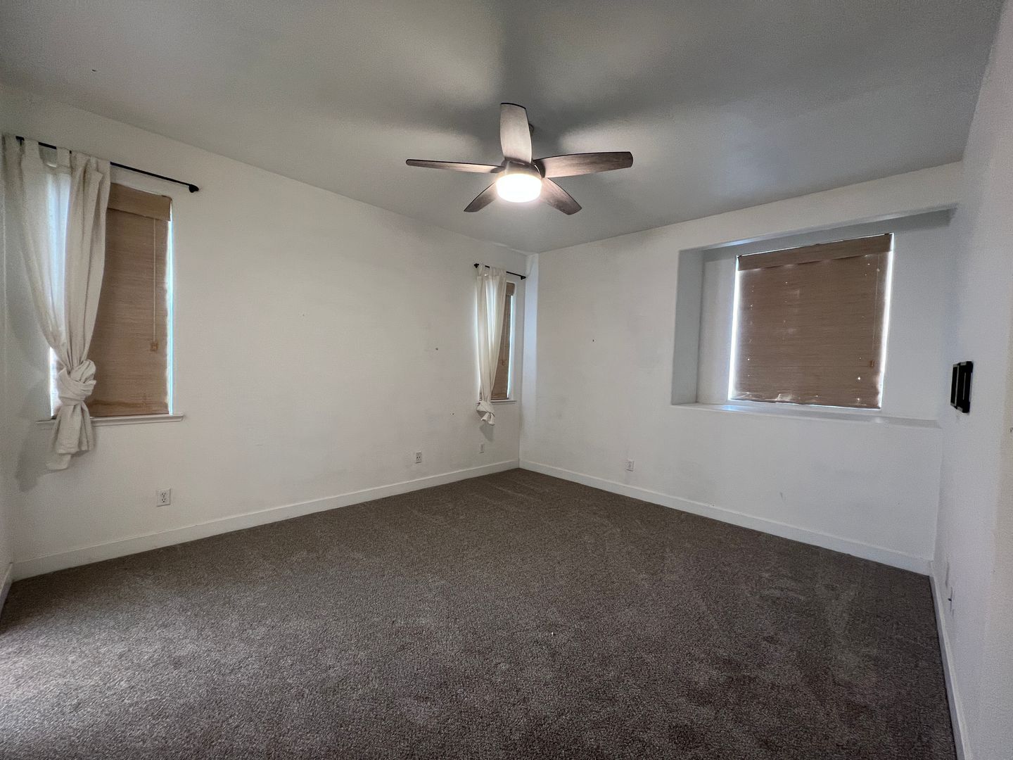 1098 E Monticello Cir - Fresno - California - 3 bed, 2.5 bath rental property