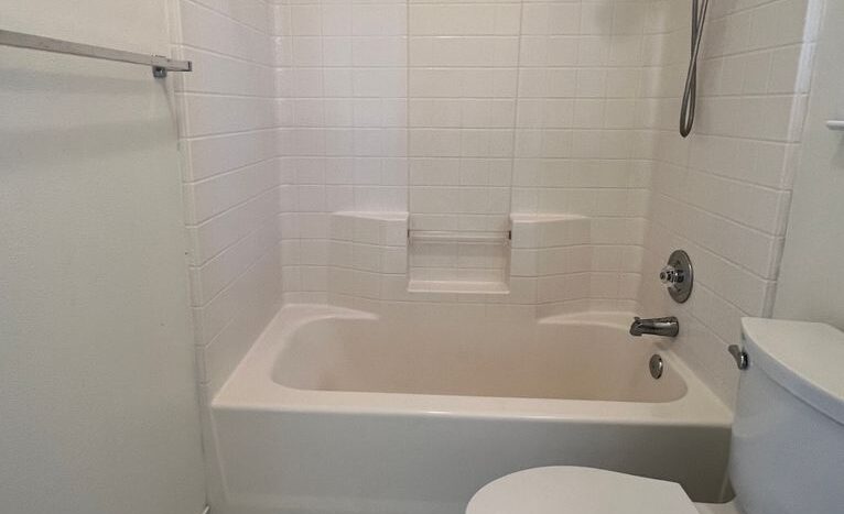1098 E Monticello Cir - Fresno - California - 3 bed, 2.5 bath rental property