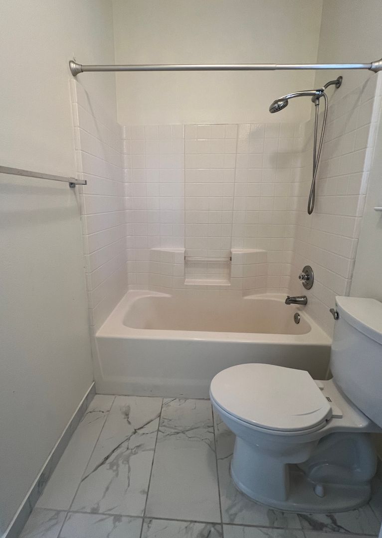 1098 E Monticello Cir - Fresno - California - 3 bed, 2.5 bath rental property