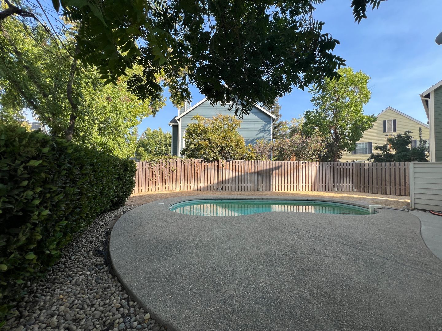 1098 E Monticello Cir - Fresno - California - 3 bed, 2.5 bath rental property