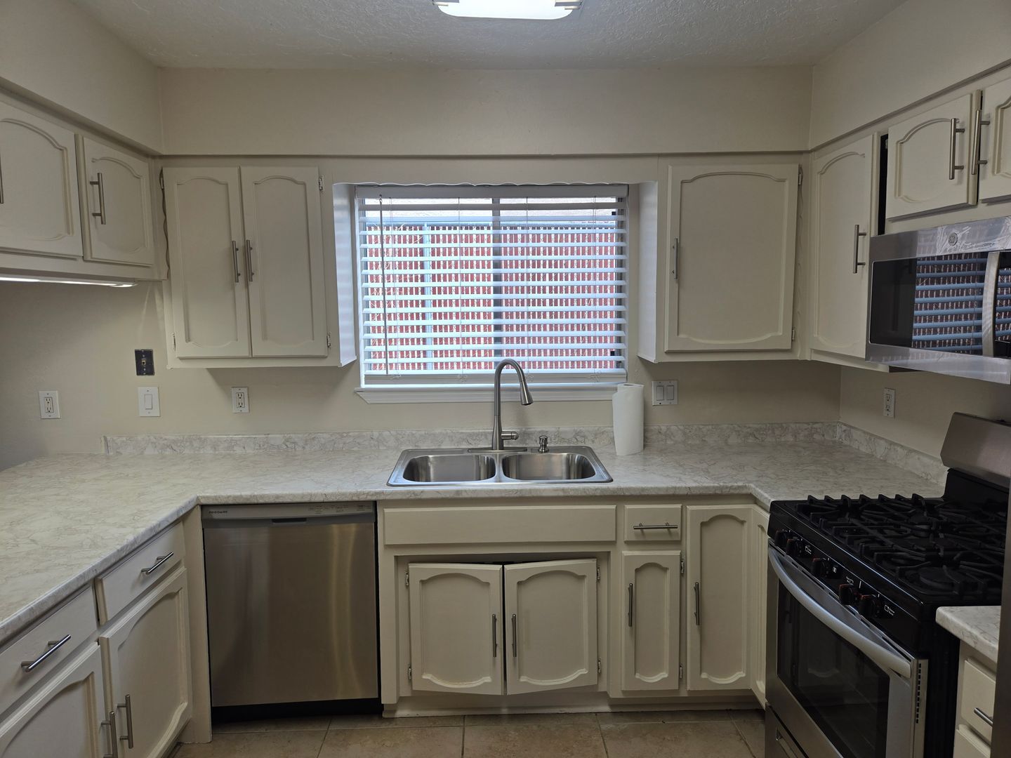 12901 Granite Ave NE - Albuquerque - New Mexico - 3 bed, 2 bath rental property