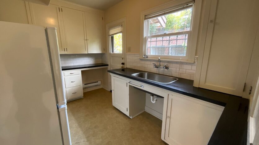 1300 E Mercer St - Seattle - Washington - 2 bed, 1 bath rental property