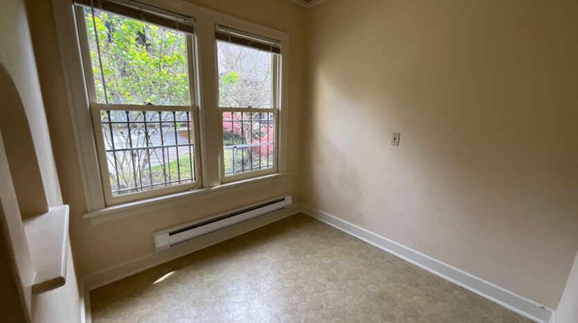 1300 E Mercer St - Seattle - Washington - 2 bed, 1 bath rental property