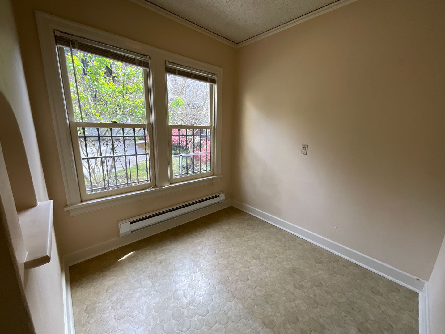 1300 E Mercer St - Seattle - Washington - 2 bed, 1 bath rental property