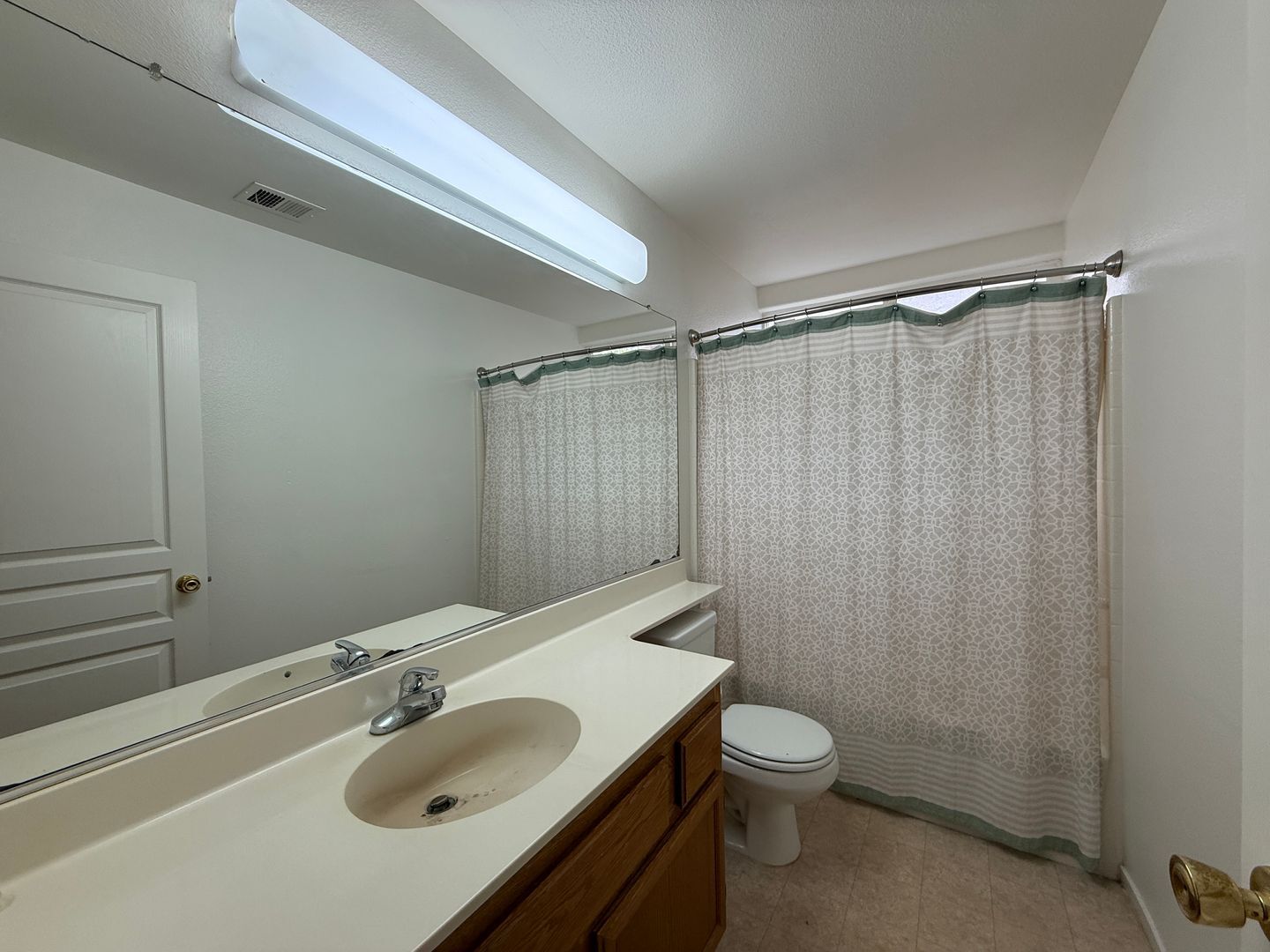1411 E Parkview Court - Visalia - California - 3 bed, 2 bath rental property