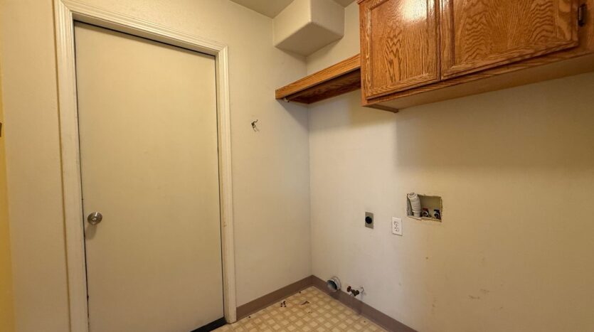 1411 E Parkview Court - Visalia - California - 3 bed, 2 bath rental property