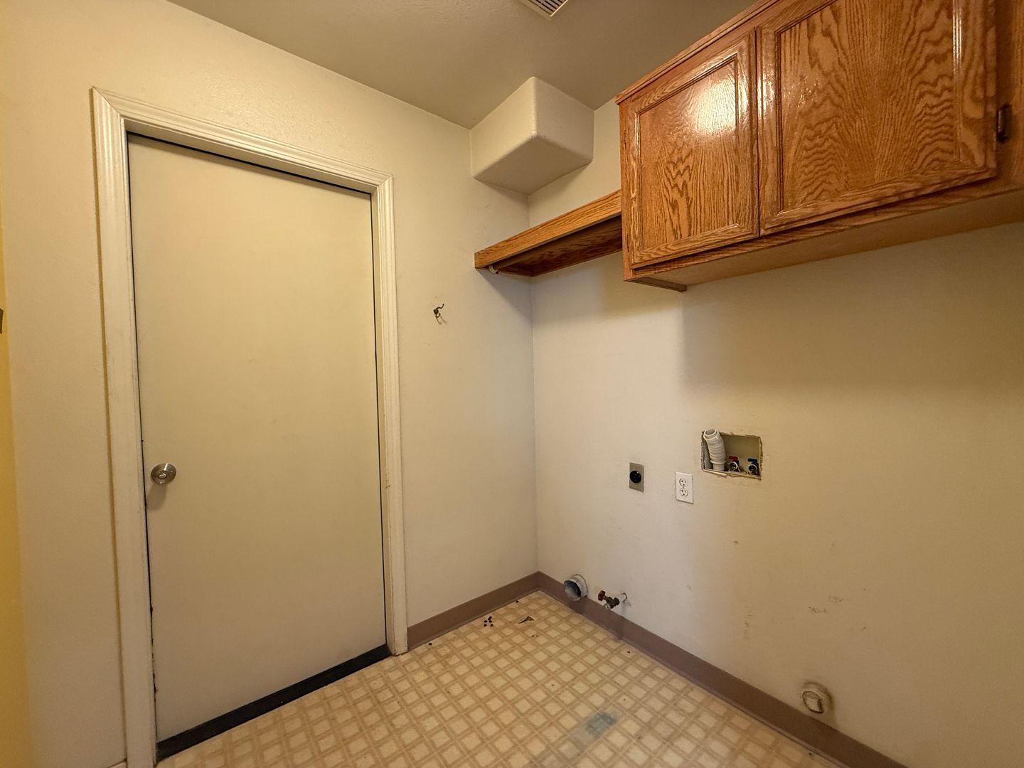 1411 E Parkview Court - Visalia - California - 3 bed, 2 bath rental property