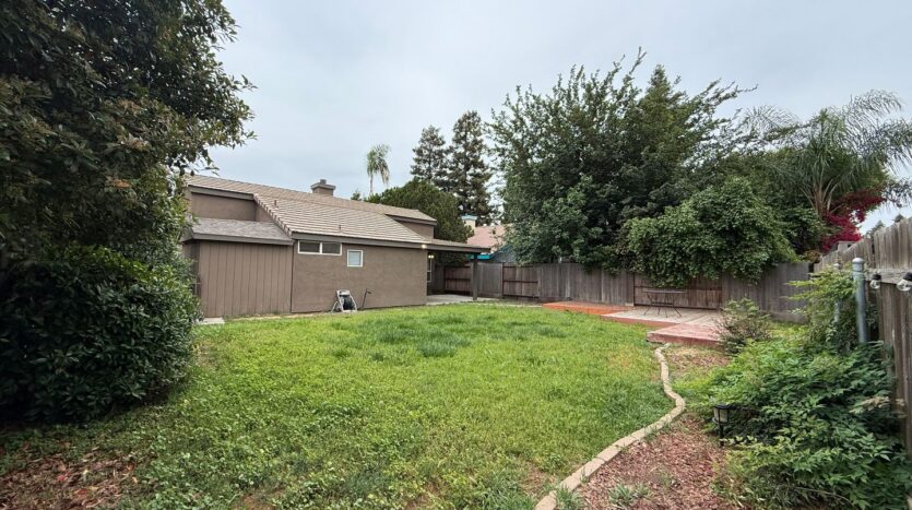 1411 E Parkview Court - Visalia - California - 3 bed, 2 bath rental property