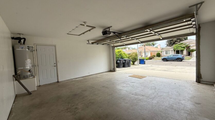 1411 E Parkview Court - Visalia - California - 3 bed, 2 bath rental property