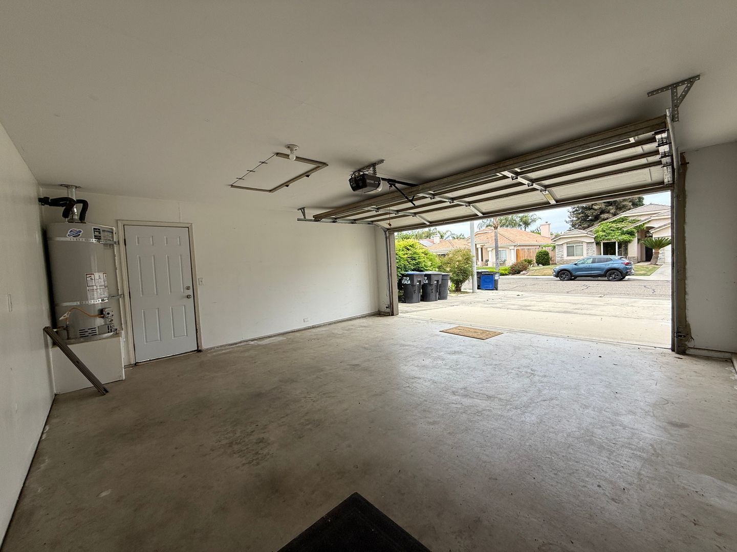 1411 E Parkview Court - Visalia - California - 3 bed, 2 bath rental property