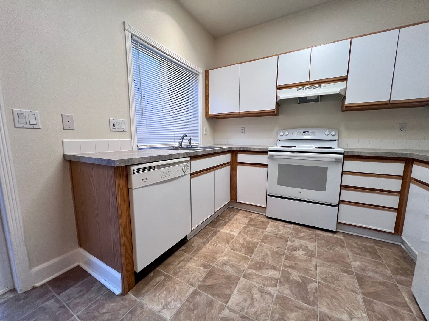 16783 NE Halsey St. - Portland - Oregon - 3 bed, 2.5 bath rental property