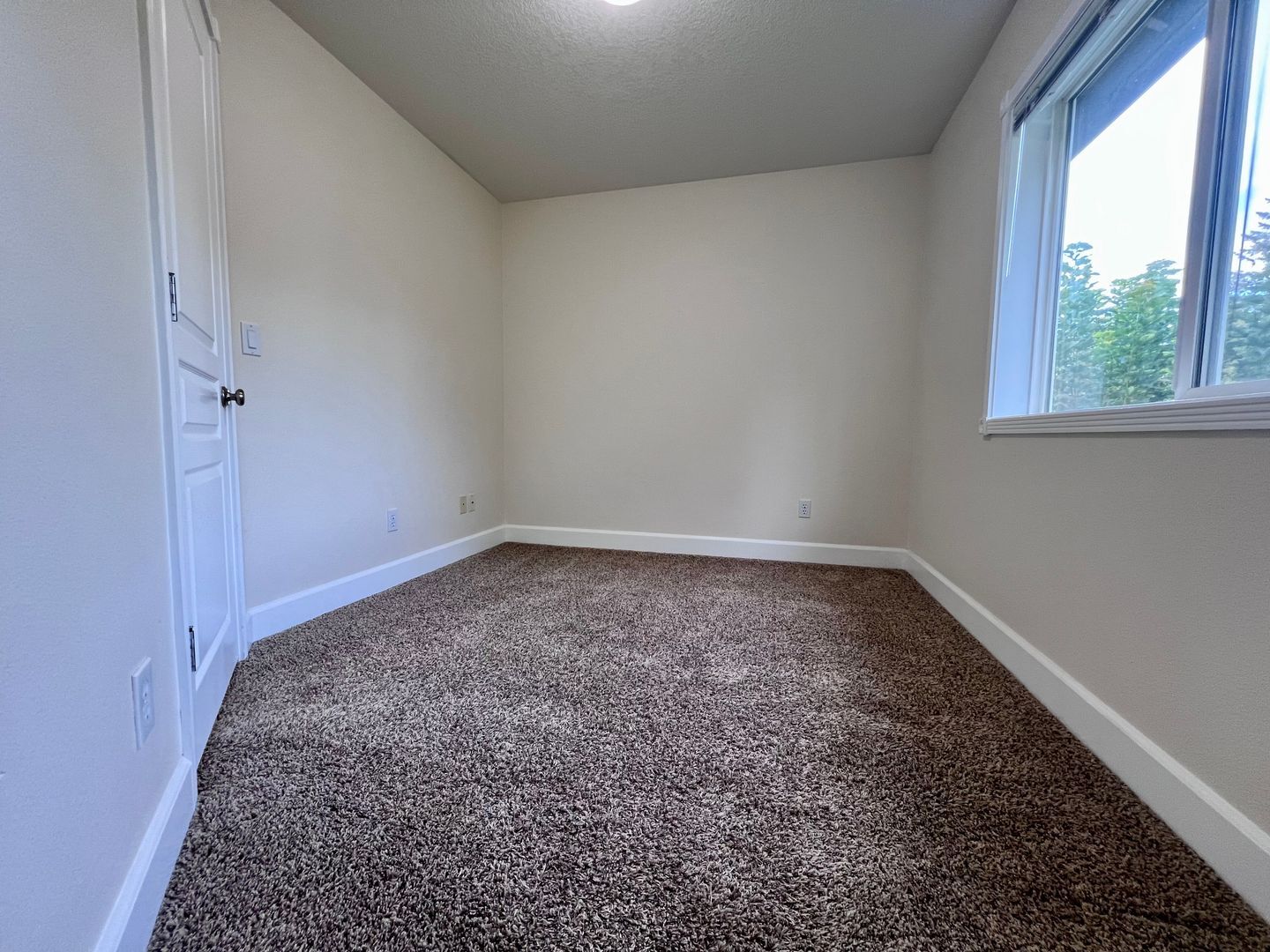 16783 NE Halsey St. - Portland - Oregon - 3 bed, 2.5 bath rental property