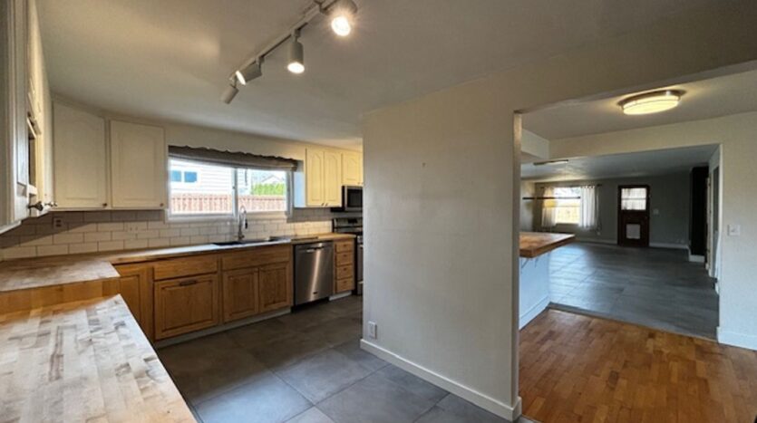 1873 Martin Road - Mount Vernon - Washington - 3 bed, 2 bath rental property