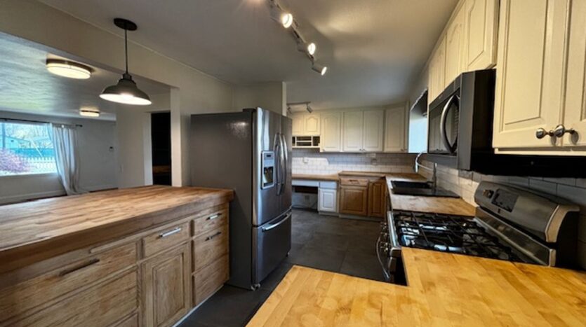 1873 Martin Road - Mount Vernon - Washington - 3 bed, 2 bath rental property