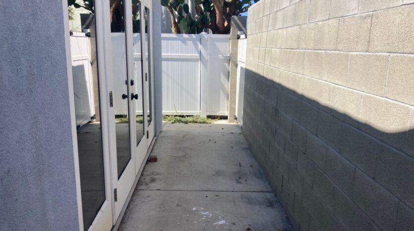 2129 S Sycamore - Los Angeles - California - 1 bed, 1 bath rental property