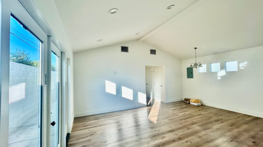 2129 S Sycamore - Los Angeles - California - 1 bed, 1 bath rental property