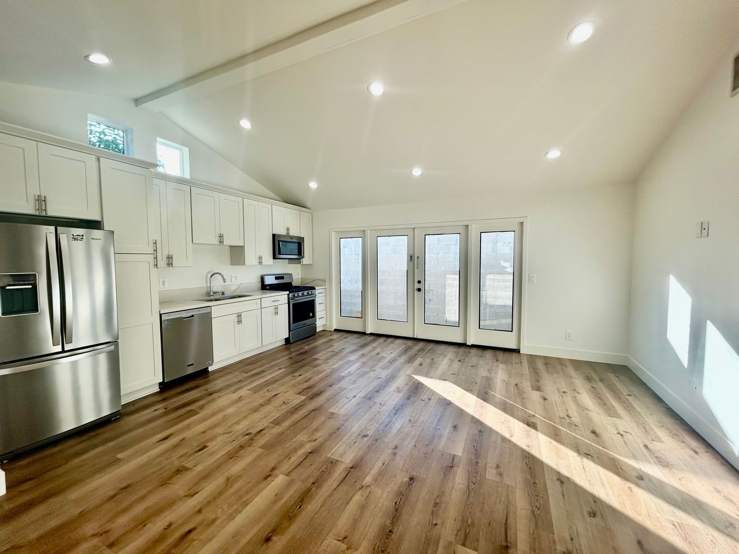 2129 S Sycamore - Los Angeles - California - 1 bed, 1 bath rental property
