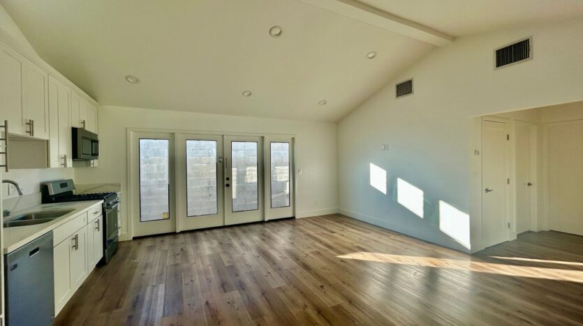 2129 S Sycamore - Los Angeles - California - 1 bed, 1 bath rental property