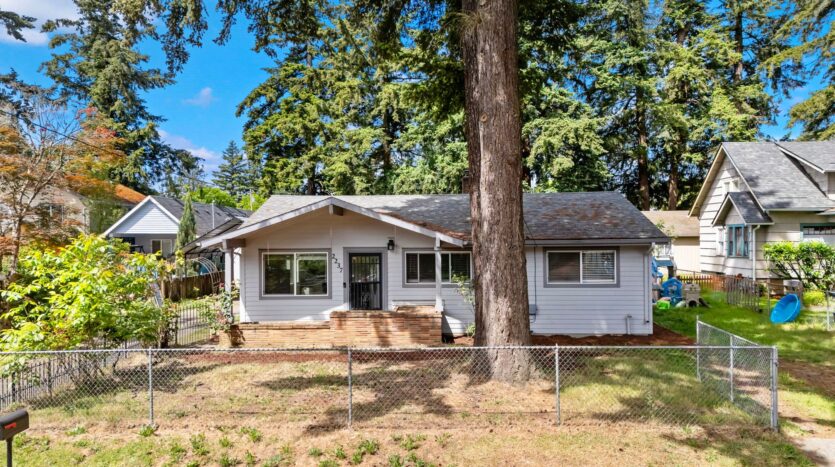 2237 SE 139th Ave  - Portland - Oregon - 3 bed, 2 bath rental property