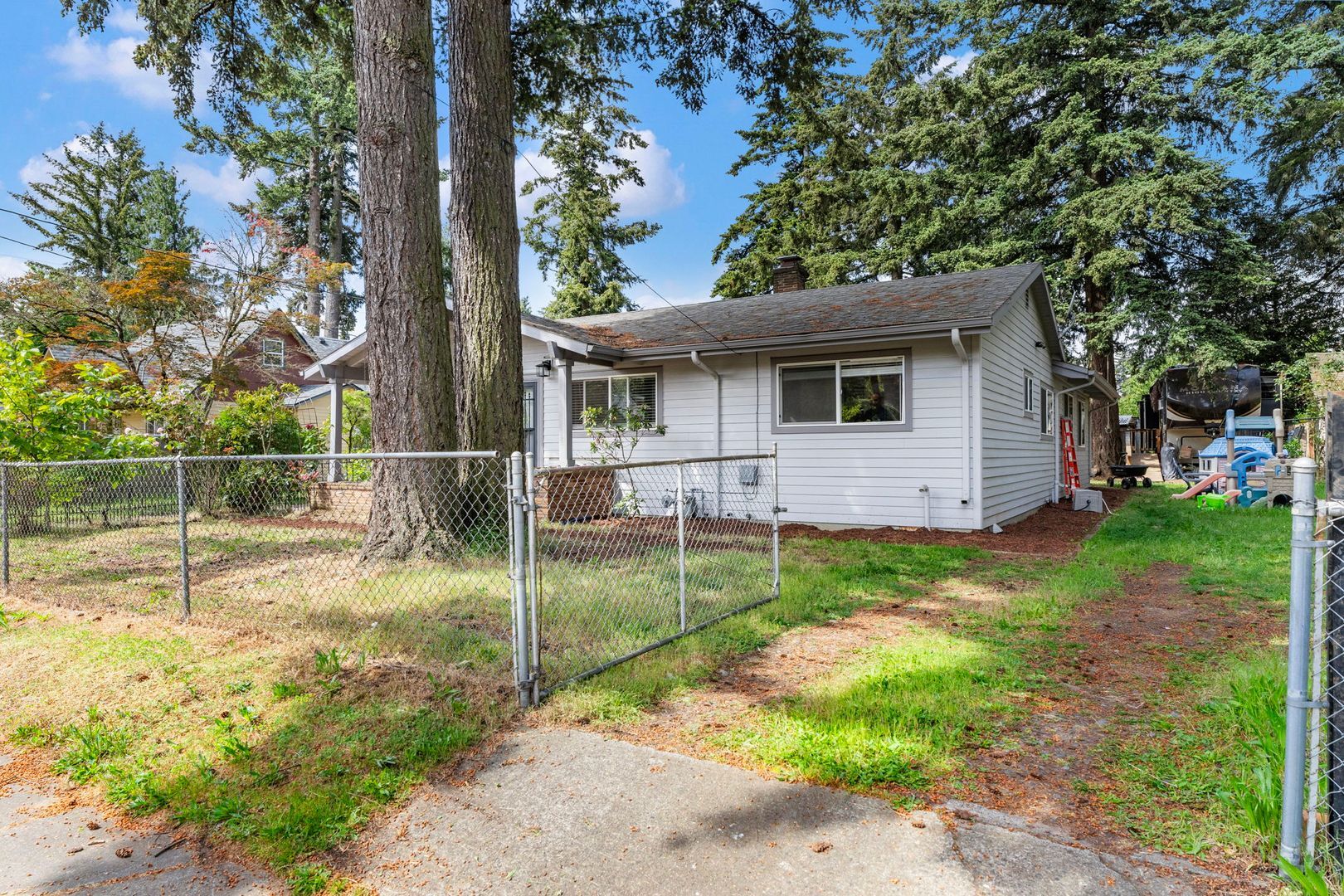 2237 SE 139th Ave  - Portland - Oregon - 3 bed, 2 bath rental property