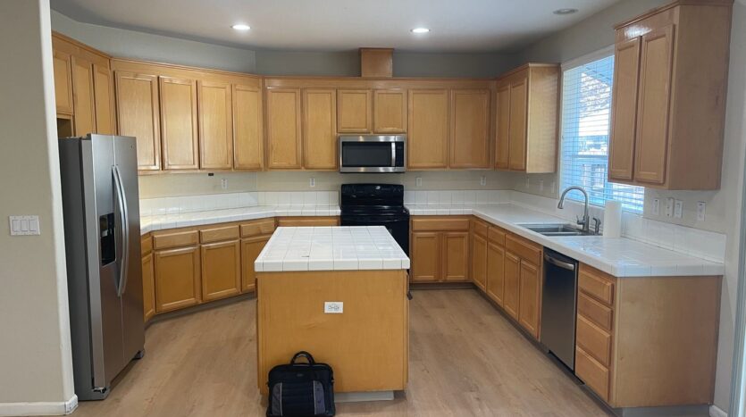 2733 Sunflower Circle - Stockton - California - 5 bed, 3 bath rental property